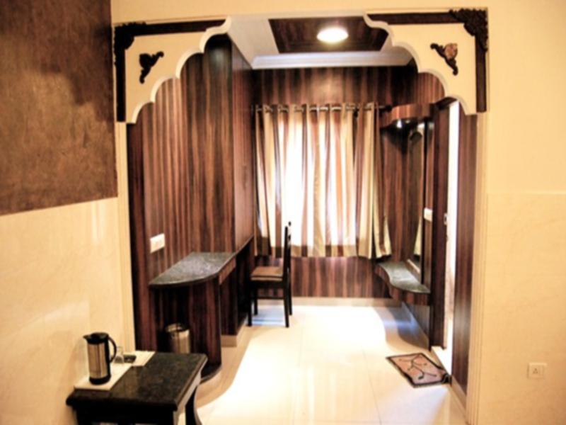 Amanda Crown Jaipur Hotel Kukas Exterior photo