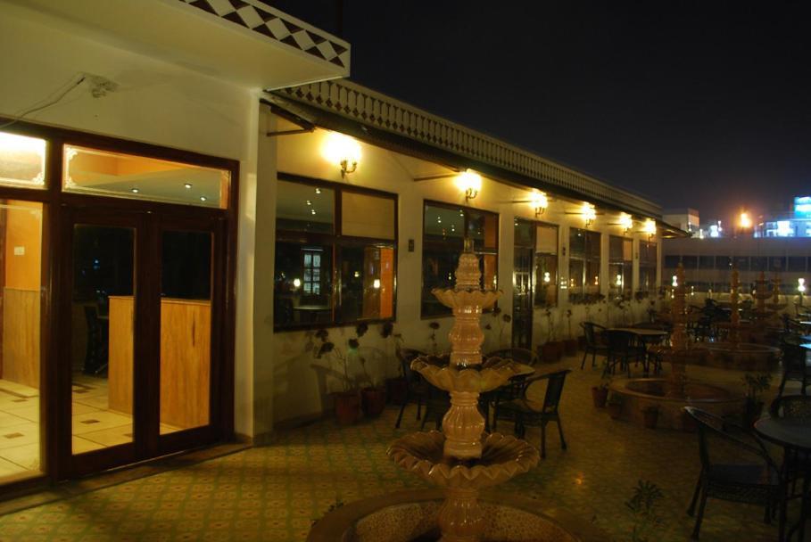 Amanda Crown Jaipur Hotel Kukas Exterior photo