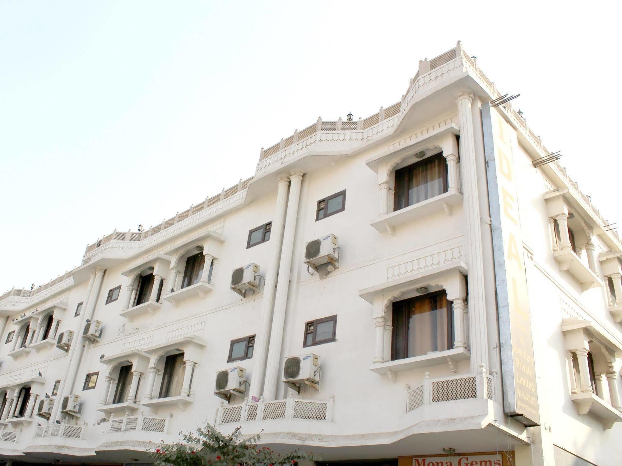 Amanda Crown Jaipur Hotel Kukas Exterior photo